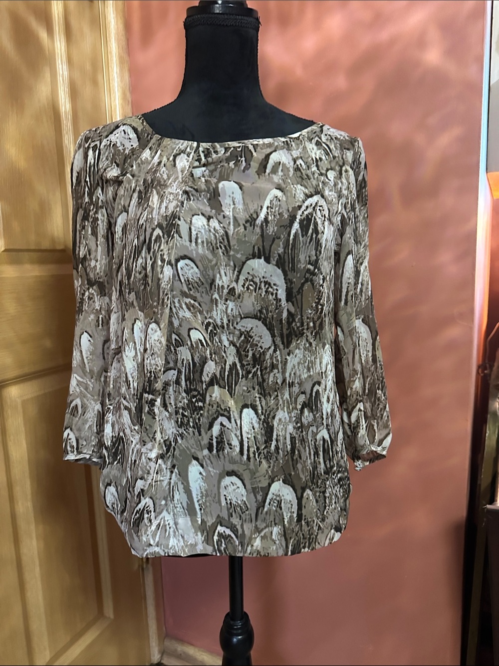 Jennifer Lopez Feather-Print Blouse - Taupe & Beige